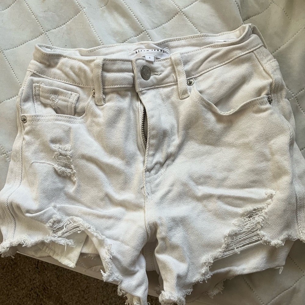Risen high waisted shorts